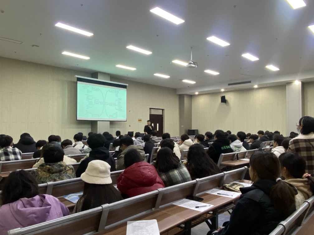 evo真人视讯科技在南通理工學院舉辦大學生職業規劃講座